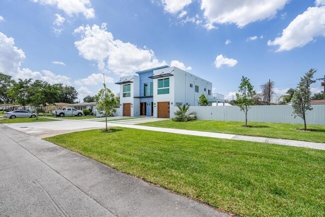 Building Photo - 320 Florida Blvd