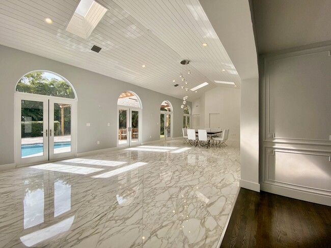 Building Photo - 530 Sabal Palm Rd
