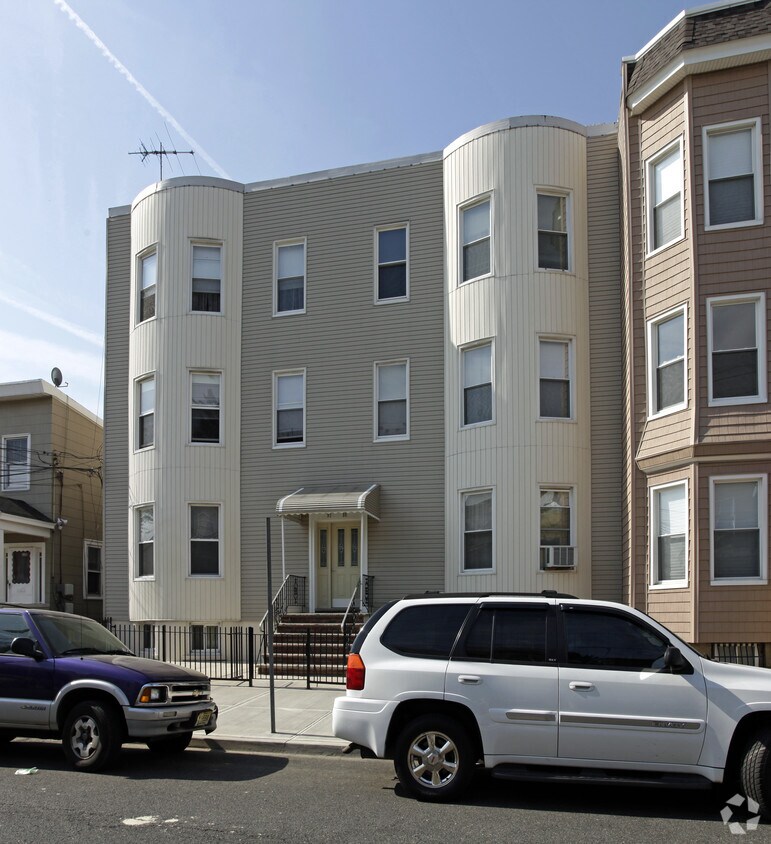 Building Photo - 97-99 Zabriskie St