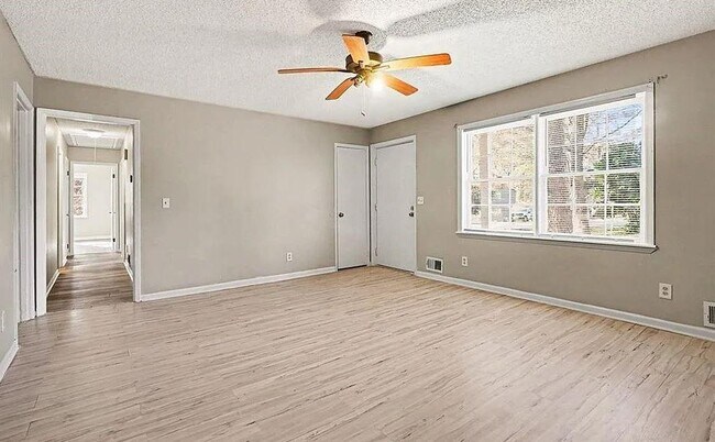 Building Photo - 4460 Marjorie Rd SW