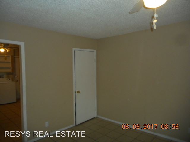 Building Photo - 122 Paul Ave
