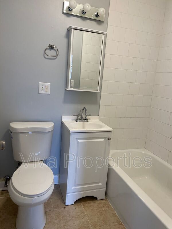 Foto del edificio - 728 N Pine Ave