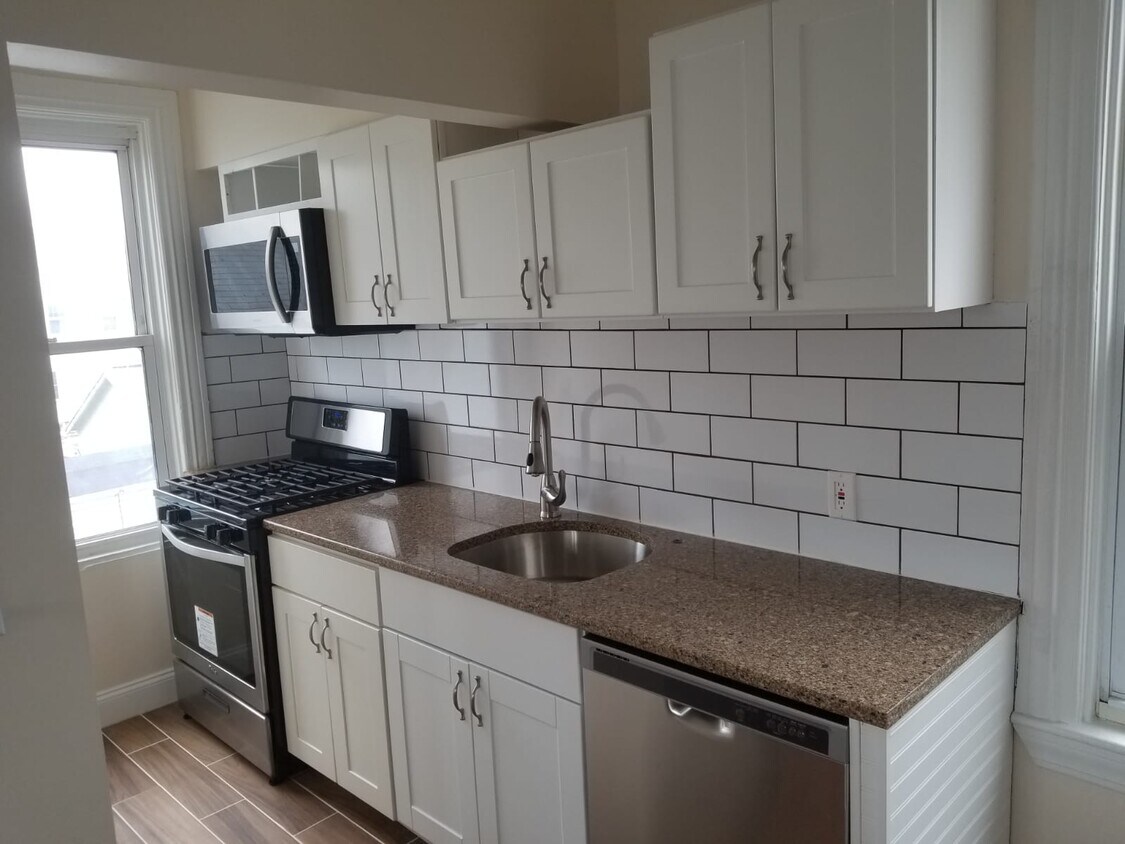 Primary Photo - 205 Waterman Ave