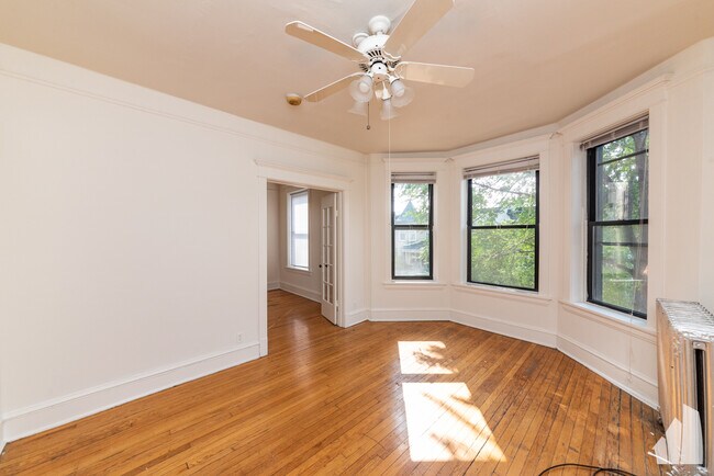Building Photo - 3815 N Wilton Ave