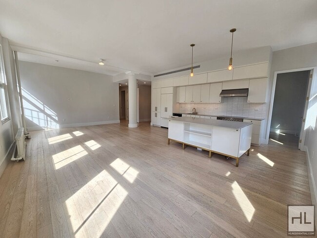 Building Photo - Ultra-Luxury 4-Bedroom Loft in SoHo | 3rd ...