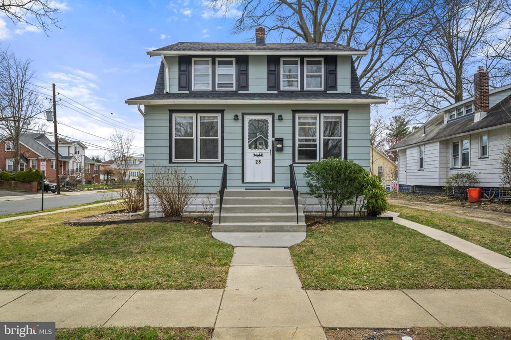 Primary Photo - 28 E Holly Ave
