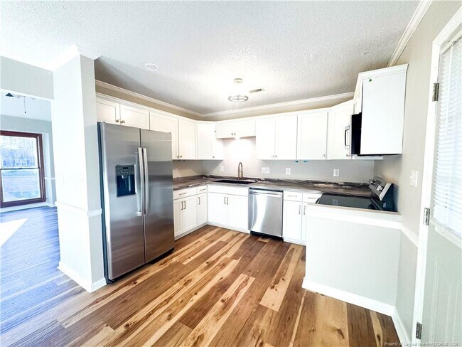 Building Photo - 527 Coronation Dr