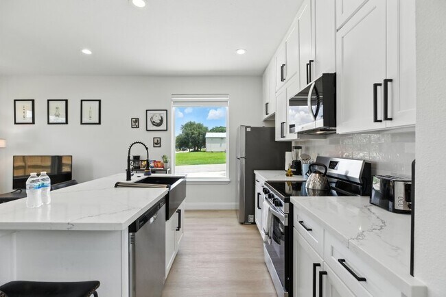 Building Photo - 3902 McKinley St