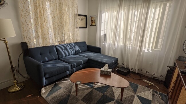 Foto del edificio - 1122 E Harvard St