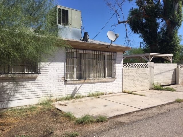 Foto del edificio - 2124 E 10th St