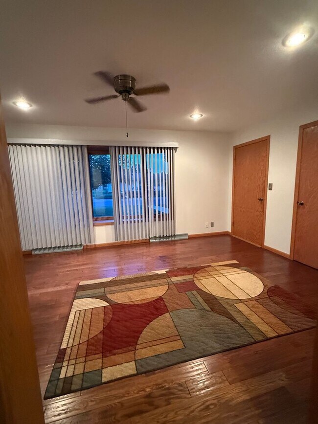 Foto del edificio - 2 Bed 2 Bath in Duplex for 55+