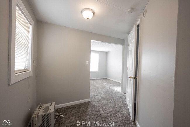 Building Photo - 2011 Applegate St