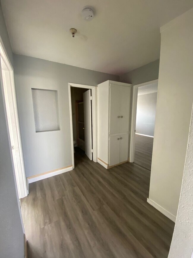 Building Photo - Located in Old town Yucca Valley