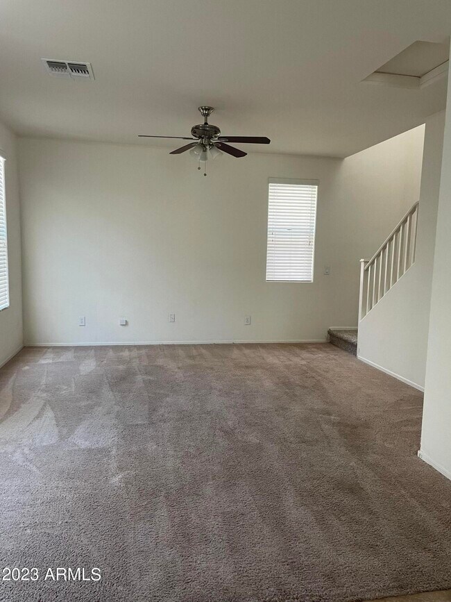 Building Photo - 4115 E Oakland St