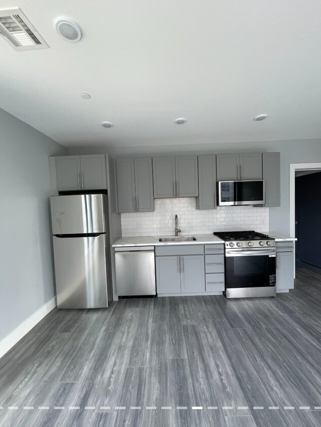 Foto principal - 367 Western Ave