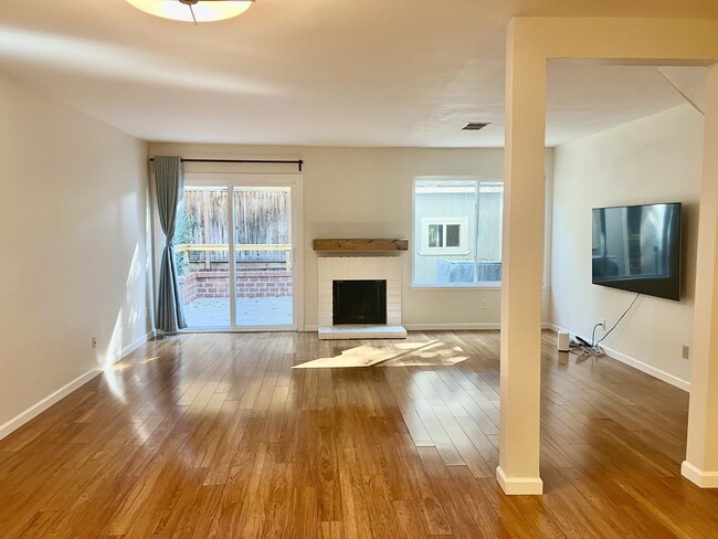 Living room - 7520 Silvertree Ln