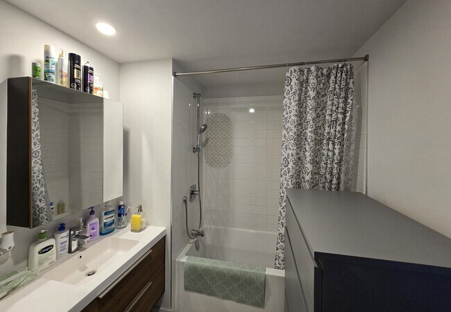 Photo du bâtiment - 1431 Av. de la Gare