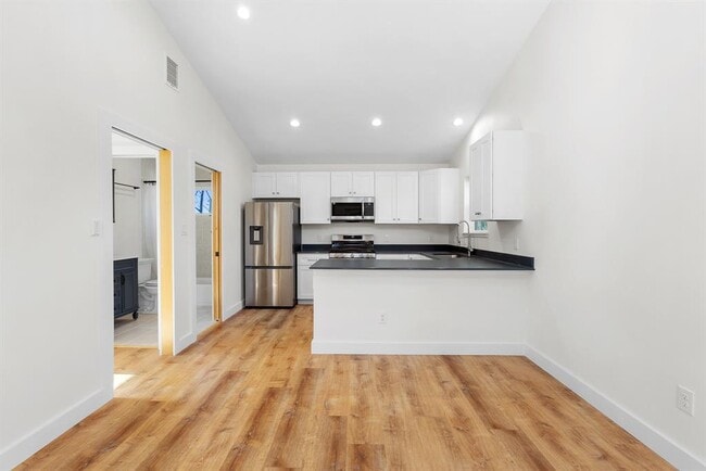 Building Photo - 807 Keasbey St