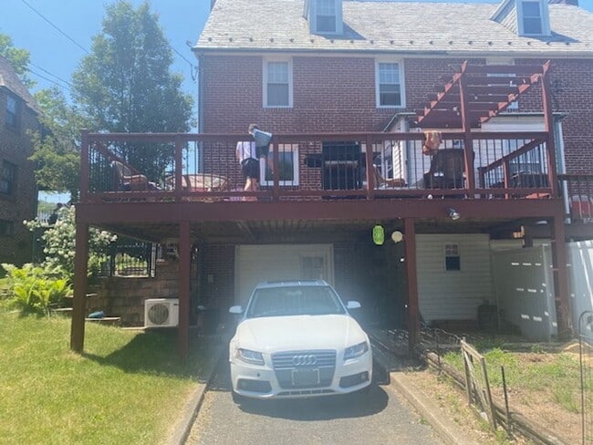 Building Photo - Stunning Mount Penn Home For Rent