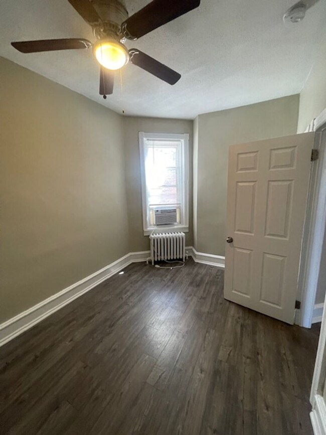 Foto del edificio - Bright and Spacious 3-Bedroom Home in West...