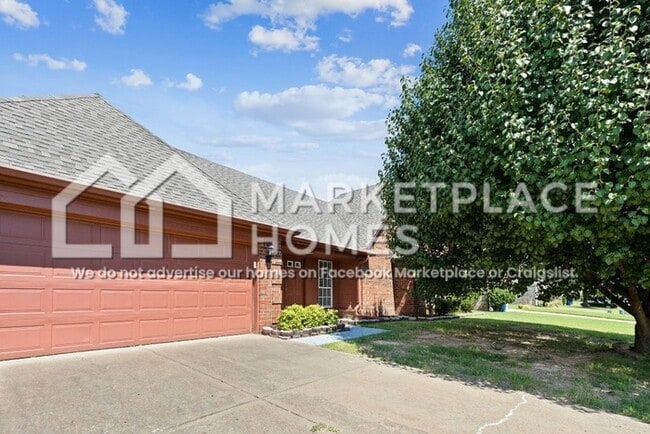 Building Photo - 4314 Ravenwood Park W