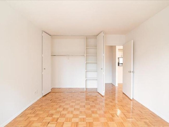Foto del edificio - 519 E 79th St