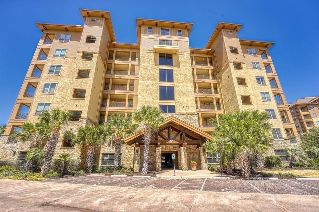 101 44th St, Cottonwood Shores, TX 78657 Townhome Rentals in