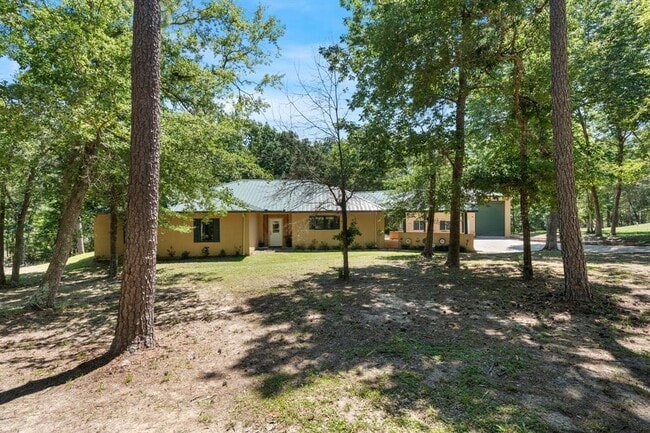 Building Photo - 100 Kings Pt Dr