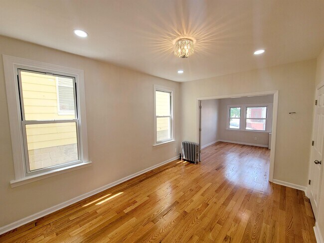Foto del edificio - 320 Columbia Ave