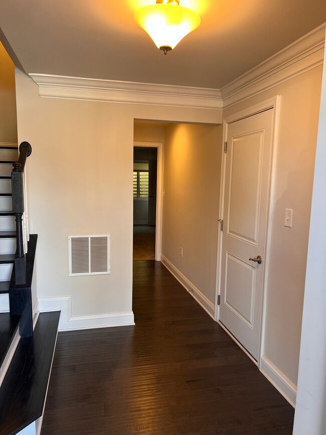 Foto del edificio - 818 Oval Park Ln