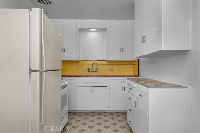 Foto del edificio - 687 W 18th St