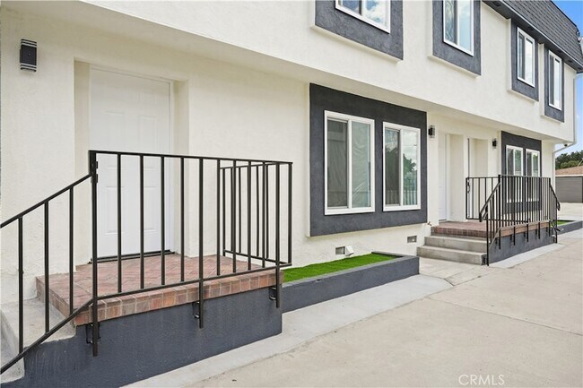 Foto del edificio - 7010 Lennox Ave