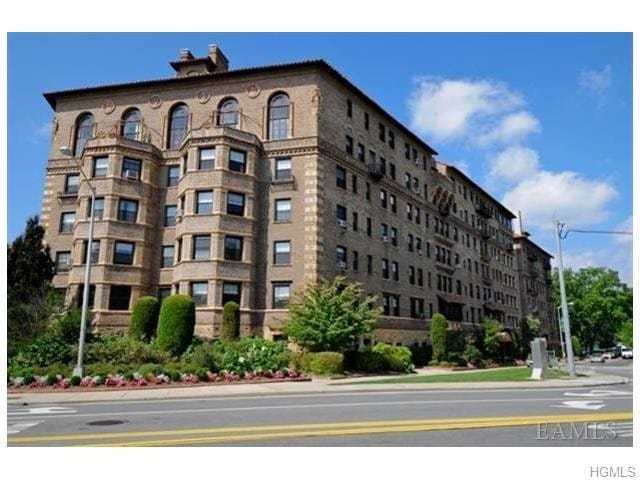 Primary Photo - 14 N Chatsworth Ave