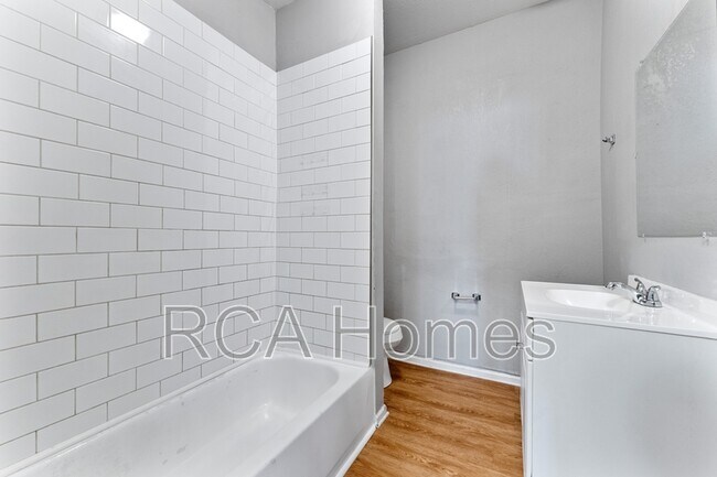 Foto del edificio - 2956 Ruckle St