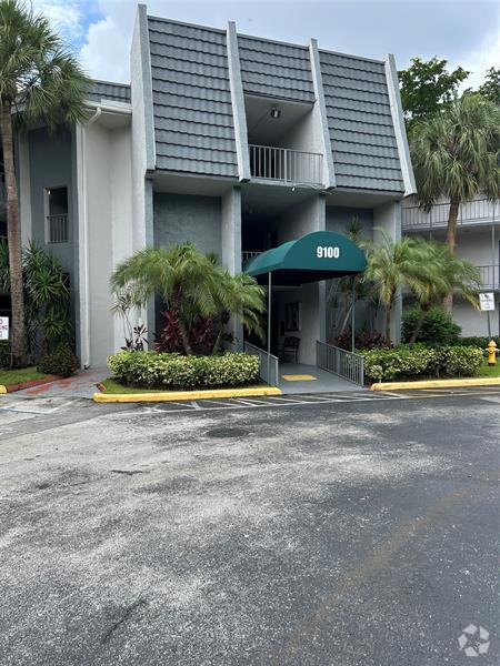 Building Photo - 9100 Lime Bay Blvd