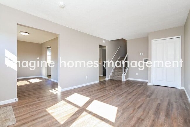Building Photo - Recently Updated 3 Bedroom Split-level Hom...