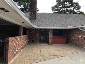 Building Photo - 1333 Oakdale Dr