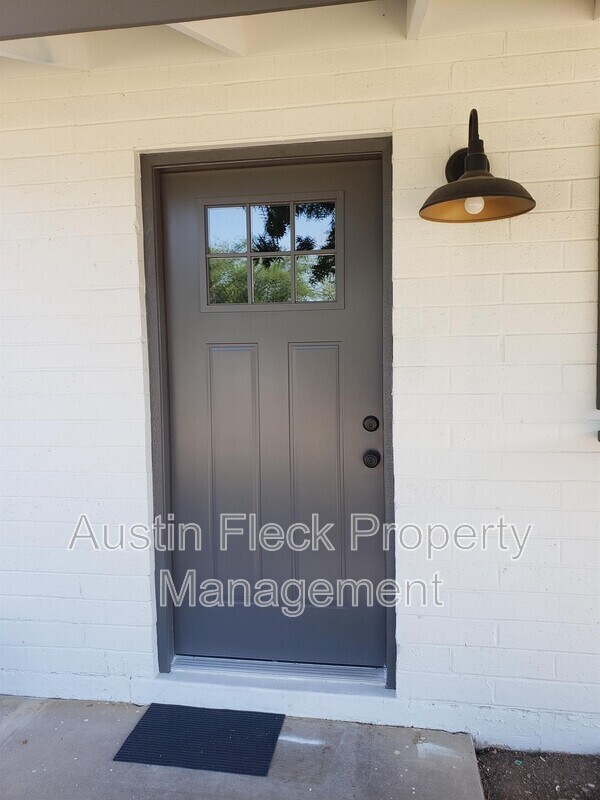 Foto del edificio - 7710 E 6th St