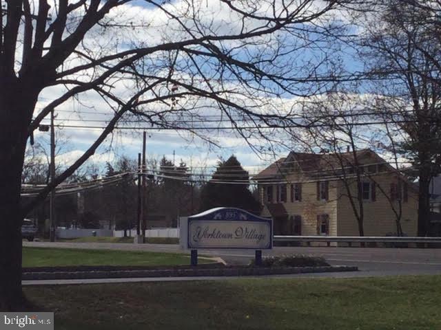 Foto del edificio - 105 Lexington Ct