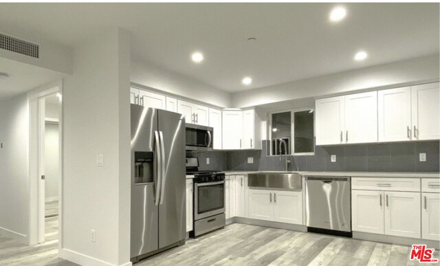 Foto del edificio - 6626 1/2 Camellia Ave