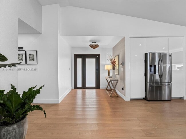 Foto del edificio - 7753 NW 189th St