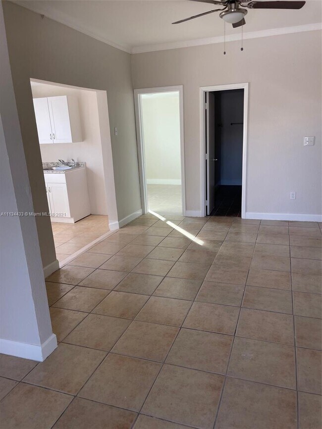 Building Photo - 412 NW 23rd Ct