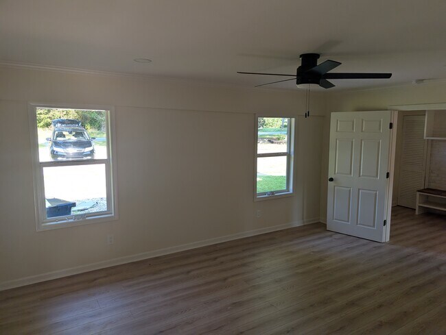 Foto del edificio - 5488 Yanceyville Rd