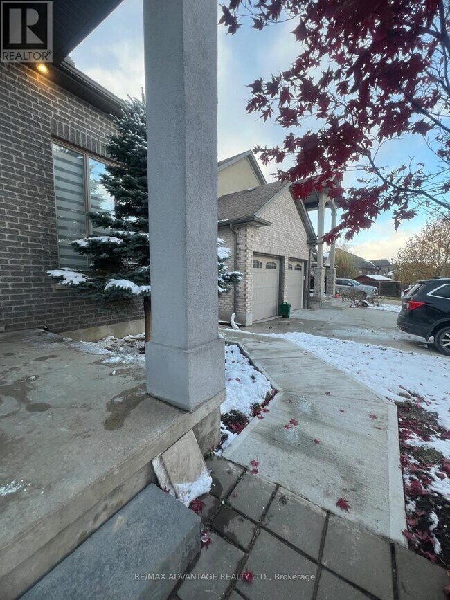 Building Photo - 3462 McLauchlan Crescent