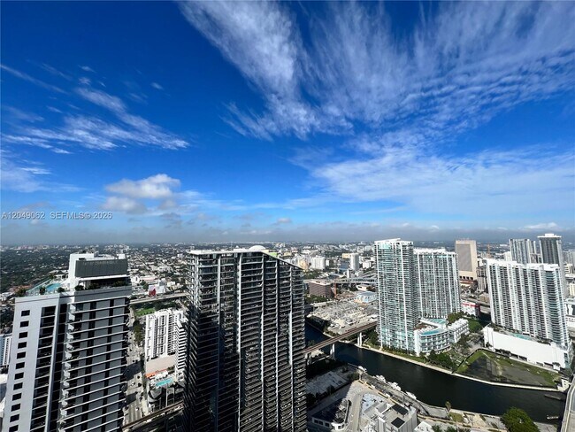 Building Photo - 801 S Miami Ave