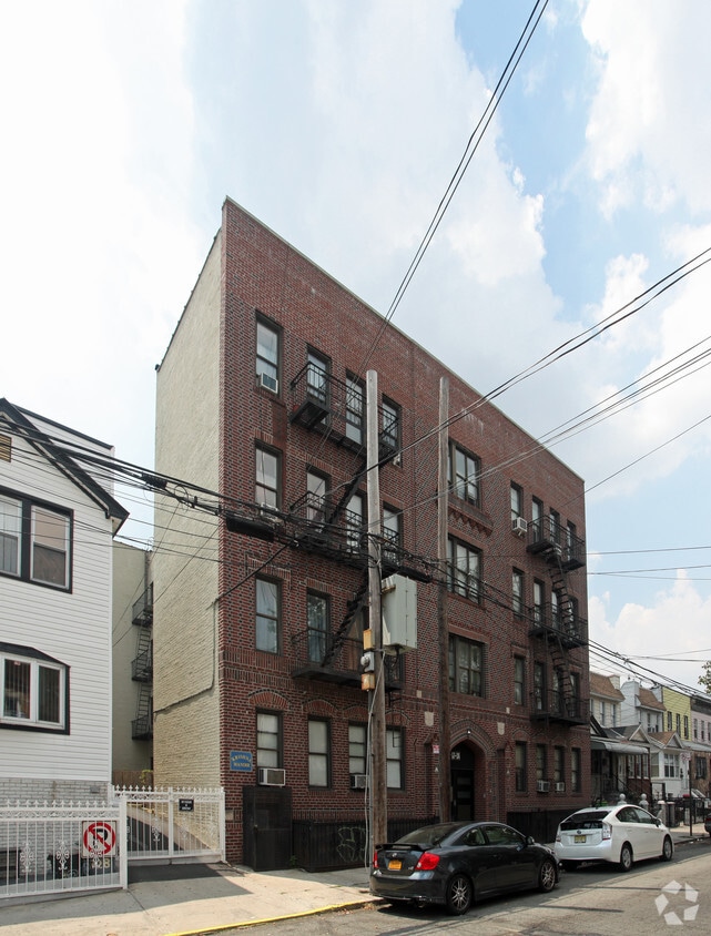 Primary Photo - 87-24 126th St
