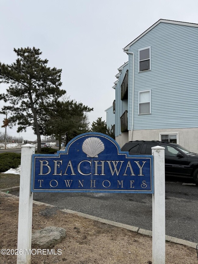 Building Photo - 4 Beachway Ave