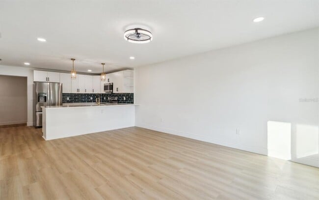 Building Photo - 427 92nd Ave N