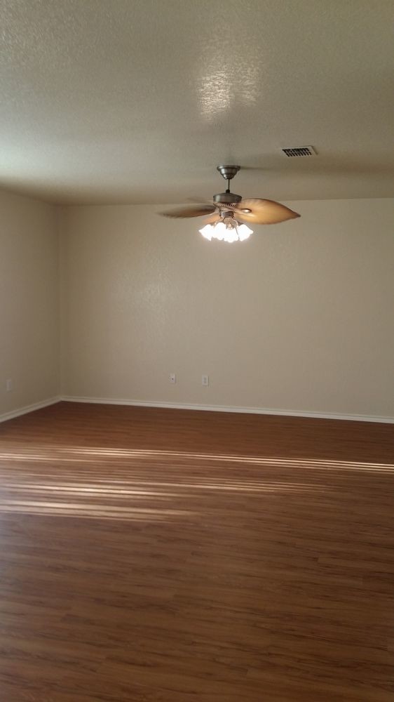 Foto del edificio - 3 BRloft w/new paint  flooring