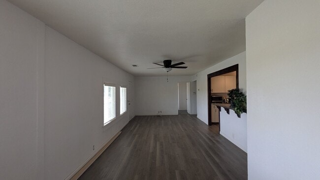 Building Photo - 4665 W Hedges Ave